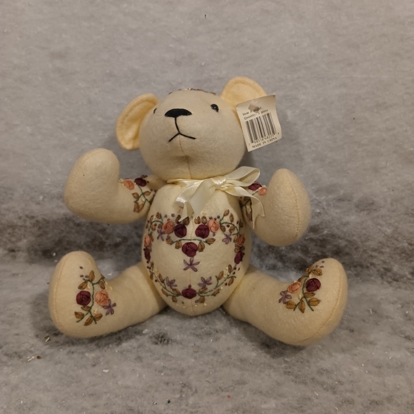 VINTAGE BEAR WITH EMBROIDERY ROSES & LEAVES - Picture 2 of 4